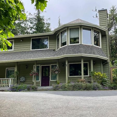 Oceanspray Hideaway Apartment North Saanich Exterior photo